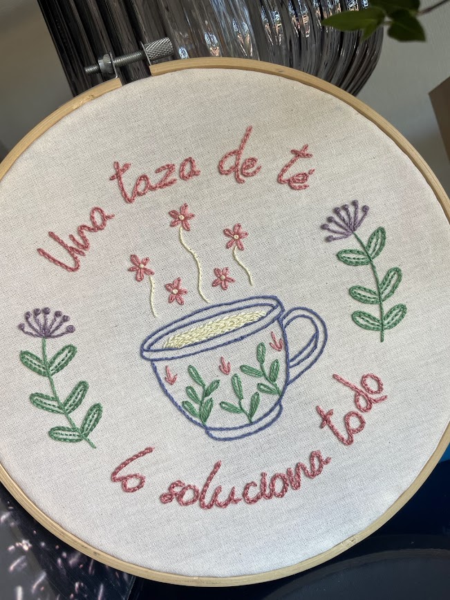 diseño para bordar taza de té